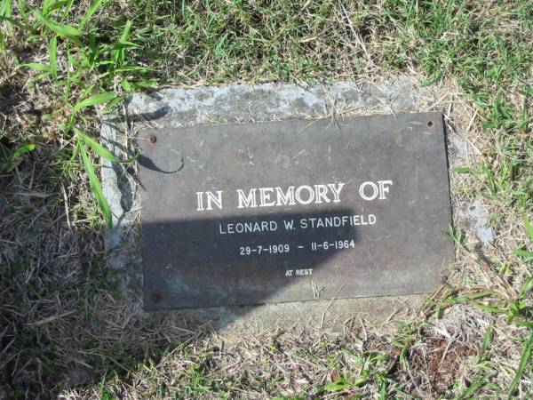 Leonard W. STANDFIELD,  | 29-7-1909 - 11-6-1964;  | Murwillumbah Catholic Cemetery, New South Wales  | 