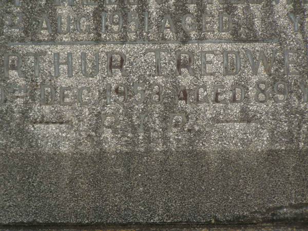 Mary Helen TREDWELL,  | mother  | died 31 Aug 1951 aged ?? years;  | Arthur TREDWELL,  | father,  | died 30 Dec 1953 aged 89 years;  | Murwillumbah Catholic Cemetery, New South Wales  | 