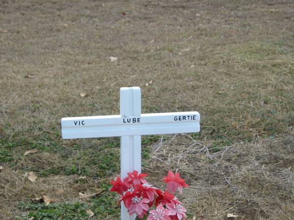 LUBE  |   | Vic and Gertie  |   | Mutdapilly general cemetery, Boonah Shire  | 