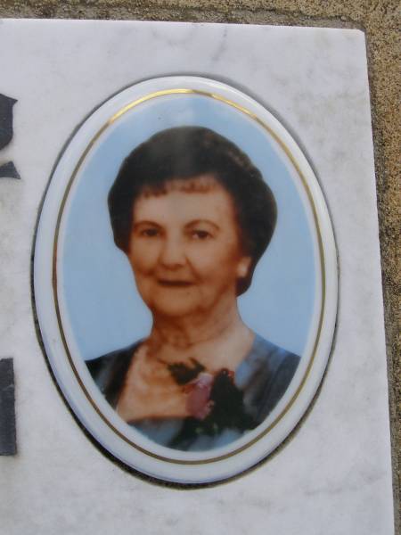 Joseph William BUCKLE,  | 6-3-1905 - 17-8-1989;  | Ella May BUCKLE,  | 14-1-1908 - 1-8-1997;  | Nobby cemetery, Clifton Shire  | 