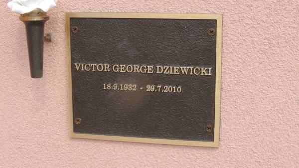 Victor George DZIEWICKI  | b: 18 Sep 1932  | d: 29 Jul 2010  |   | Peak Downs Memorial Cemetery / Capella Cemetery  | 