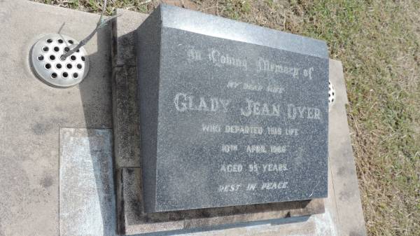 Glady Jean DYER  | d  10 Apr 1986 aged 55  |   | Peak Downs Memorial Cemetery / Capella Cemetery  | 