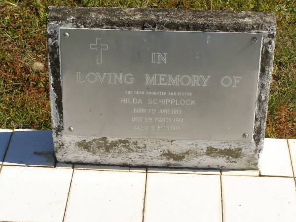 Hilda SCHIPPLOCK,  | born 7 June 1913,  | died 5 March 1914 aged 9 months,  | daughter sister;  | Pimpama Island cemetery, Gold Coast  | 