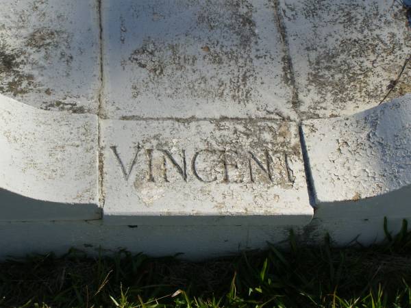 Vincent C. KLEINSCHMIDT,  | son,  | died 13 Jan 1938 aged 25 years;  | Wilhelmina,  | mother,  | died 9 July 1956 aged 74 years;  | Pimpama Island cemetery, Gold Coast  | 