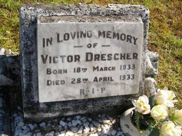 Victor DRESCHER,  | born 18 March 1933,  | died 28 April 1933;  | Pimpama Island cemetery, Gold Coast  | 