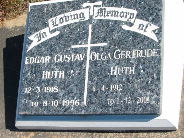 Edgar Gustav HUTH,  | 12-3-1918 - 8-10-1996;  | Olga Gertrude HUTH,  | 6-4-1912 - 1-12-2003;  | Pimpama Island cemetery, Gold Coast  | 