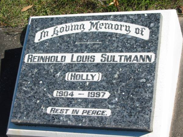 Reinhold Louis (Holly) SULTMANN,  | 1904 - 1997;  | Pimpama Island cemetery, Gold Coast  | 