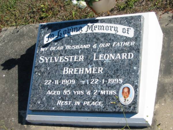 Sylvester Leonard BREHMER,  | husband father,  | 22-11-1909 - 22-1-1995 aged 85 years 2 months;  | Pimpama Island cemetery, Gold Coast  | 