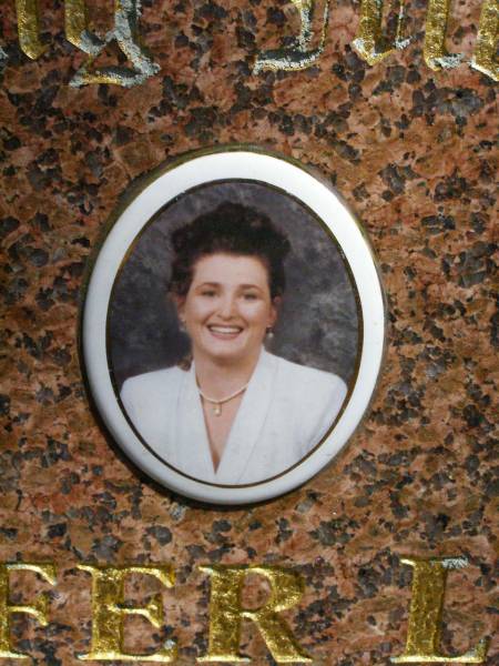 Jennifer Louise PEET,  | daughter sister grand-daughter cousin,  | died 31-10-1997 aged 26 years;  | Pine Mountain Catholic (St Michael's) cemetery, Ipswich  | 