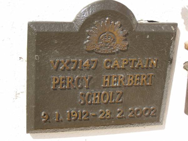 Percy Herbert SCHOLZ,  | 9-1-1912 - 28-2-2002;  | Polson Cemetery, Hervey Bay  | 