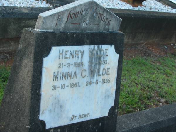 Henry WILDE,  | 21-3-1855 - 3-1-1933;  | Minna C. WILDE,  | 31-10-1861 - 24-6-1935;  | Bald Hills (Sandgate) cemetery, Brisbane  | 