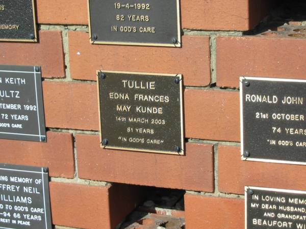 Tullie  | Edna Frances  | May Kunde  | 14 Mar 2003  | 81 yrs  |   | Sherwood (Anglican) Cemetery, Brisbane  | 