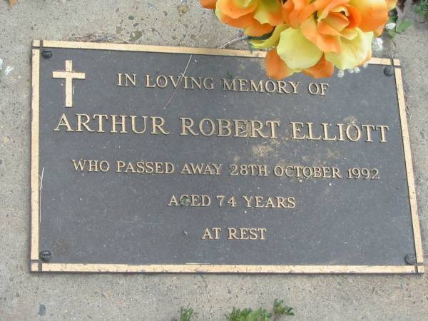 Arthur Robert ELLIOTT  | 28 Oct 1992,aged 74  | Stone Quarry Cemetery, Jeebropilly, Ipswich  | 