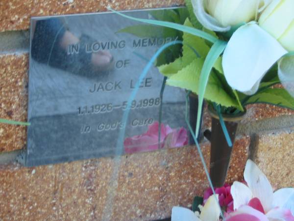 Jack LEE,  | 1-1-1926 - 5-9-1998;  | Tea Gardens cemetery, Great Lakes, New South Wales  | 