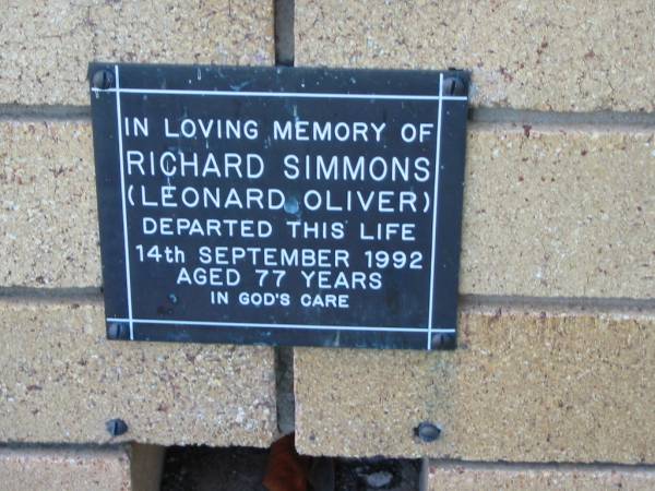 Richard SIMMONS  | (Leonard Oliver)  | 14 Sep 1992  | aged 77  |   | The Gap Uniting Church, Brisbane  | 