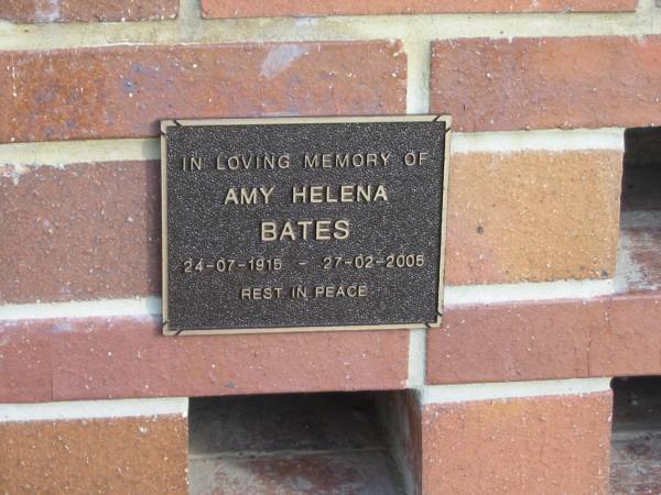 Amy Helena BATES,  | 24-07-1915 - 27-02-2005;  | Tiaro cemetery, Fraser Coast Region  | 