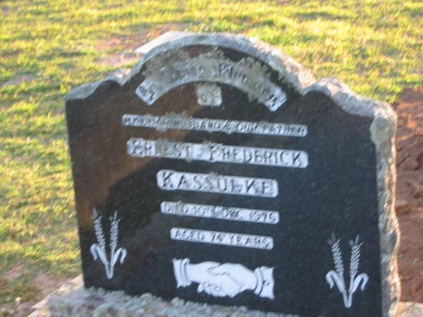 Ernest Frederick KASSULKE  | 10 Dec 1976 aged 74  | Toogoolawah Cemetery, Esk shire  | 