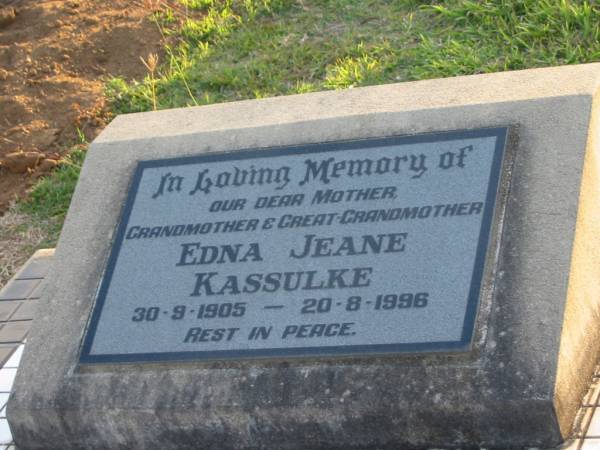 Edna Jeane KASSULKE  | b: 30 Sep 1905, d: 20 Aug 1996  | Toogoolawah Cemetery, Esk shire  | 