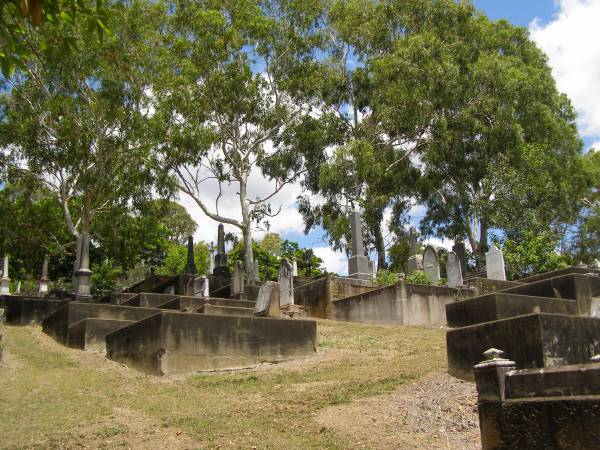 Toowong Cemetery Por 12, Sec: 42, Grave 39/40  | (no memorial found remaining)  | John Symons AVERY, bur 18-Oct-1921  | Elizabeth Livingstone AVERY, bur 13 Aug 1918  |   | 