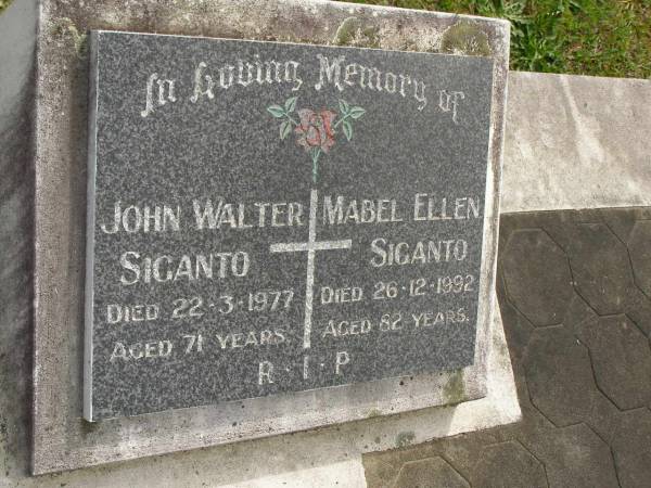 John Walter SIGANTO,  | died 22-3-1977 aged 71 years;  | Mabel Ellen SIGANTO,  | died 26-12-1992 aged 82 years;  | Upper Coomera cemetery, City of Gold Coast  | 