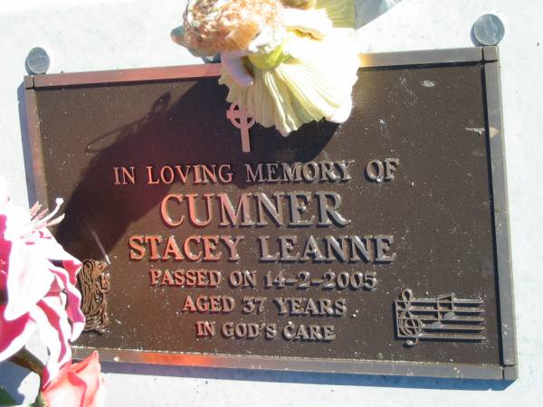 CUMNER, Stacey Leanne,  | died 14-2-2005 aged 37 years;  | Woodford Cemetery, Caboolture  | 