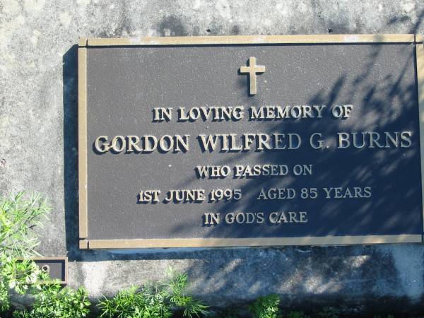 Gordon Wilfred G. BURNS,  | died 1 June 1995 aged 85 years;  | Woodford Cemetery, Caboolture  | 