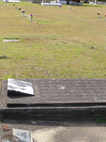 Woodhill cemetery (Veresdale), Beaudesert shire  |   | 