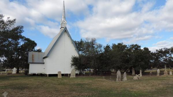 Yandilla All Saints Anglican Church with Cemetery  |   | 
