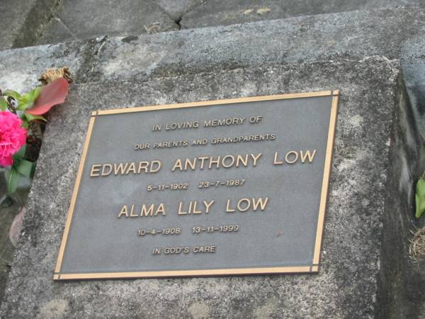 Edward Anthony LOW  | b: 5 Nov 1902  | d: 23 Jul 1987  |   | Alma Lily LOW  | b: 10 Apr 1908  | d: 13 Nov 1999  |   | Yandina Cemetery  |   | 