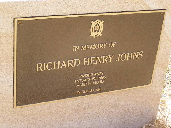Richard Henry JOHNS,  | died 1 Aug 2005 aged 94 years;  | Yangan Presbyterian Cemetery, Warwick Shire  | 