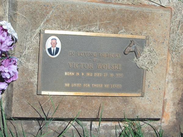 Victor WOLSKI,  | born 19-9-1912,  | died 27-10-1990;  | Yarraman cemetery, Toowoomba Regional Council  | 