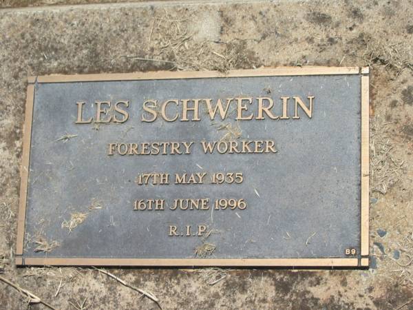 Les SCHWERIN,  | 17 May 1935 - 16 June 1996;  | Yarraman cemetery, Toowoomba Regional Council  | 