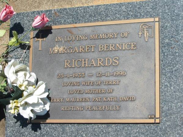 Margaret Bernice RICHARDS,  | 25-1-1933 - 12-11-1996,  | wife of Terry,  | mother of Terry, Maureen, Pat, Kath & David;  | Yarraman cemetery, Toowoomba Regional Council  | 