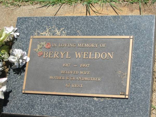 Beryl WELDON,  | 1917 - 1997,  | wife mother grandmother;  | Yarraman cemetery, Toowoomba Regional Council  | 