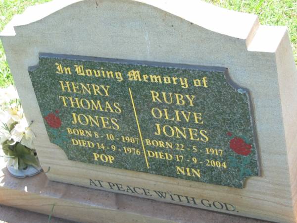 Henry Thomas JONES,  | born 8-10-1907,  | died 14-9-1976,  | pop;  | Ruby Olive JONES,  | born 22-5-1917,  | died 17-9-2004,  | nin;  | Yarraman cemetery, Toowoomba Regional Council  | 