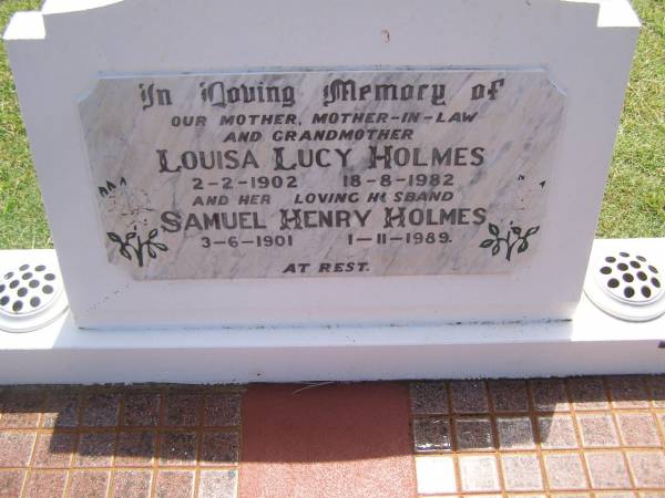 Louisa Lucy HOLMES,  | mother mother-in-law grandmother,  | 2-2-1902 - 18-8-1982;  | Samuel Henry HOLMES,  | husband,  | 3-6-1901 - 1-11-1989;  | Yarraman cemetery, Toowoomba Regional Council  | 
