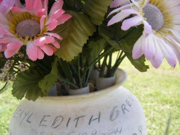 Beryl Edith GREEN (nee STIMPSON),  | 8-11-1930 - 4-1-2008,  | mother mother-in-law grandmother great-grandmother;  | Yarraman cemetery, Toowoomba Regional Council  | 