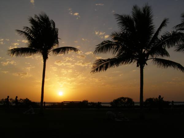 <a href= 2009_09_27/ >sunset at Cable Beach</a>  | 