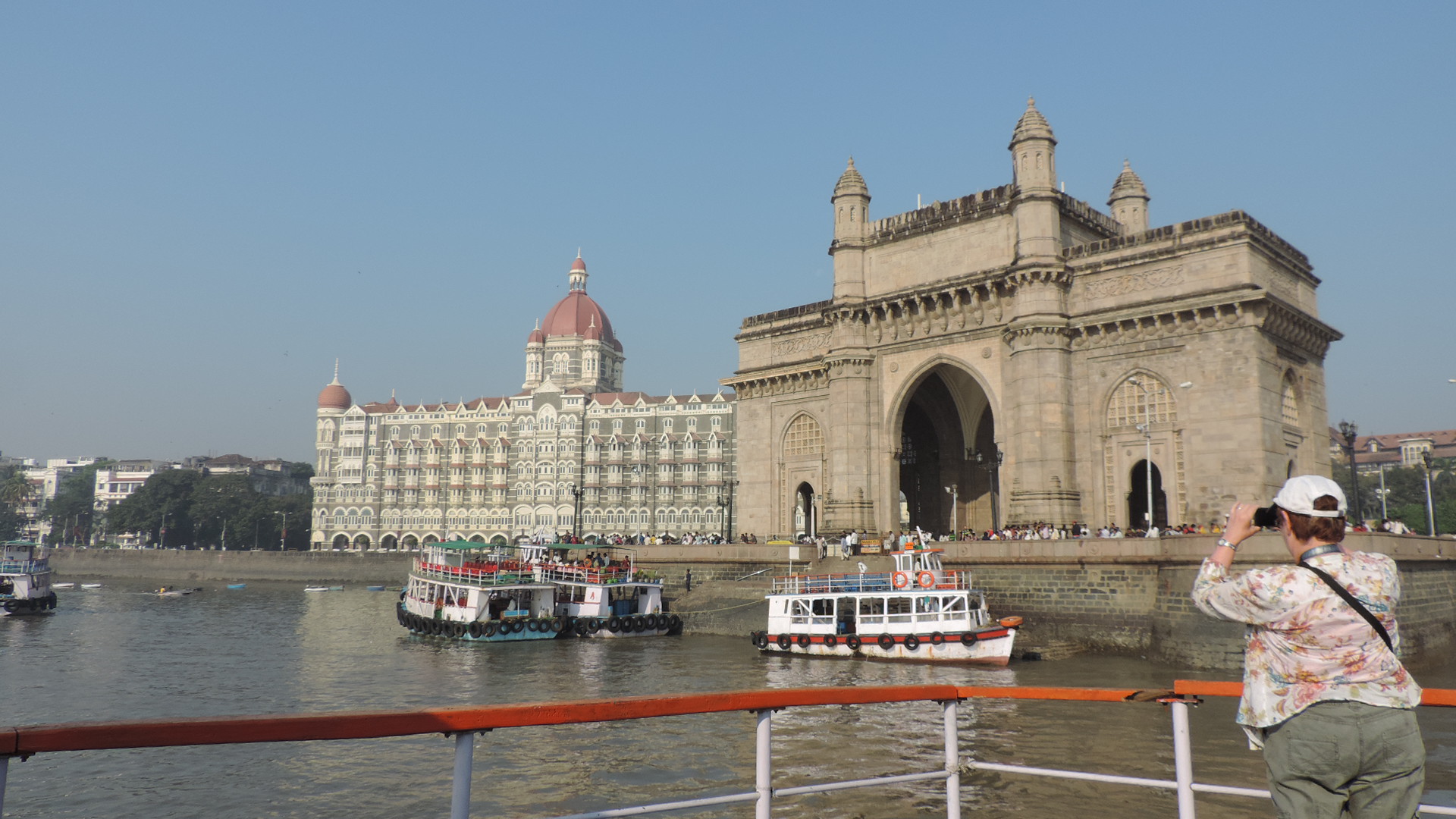 (bombed) hotel Taj, India Gate, ferries to Elephanta Island